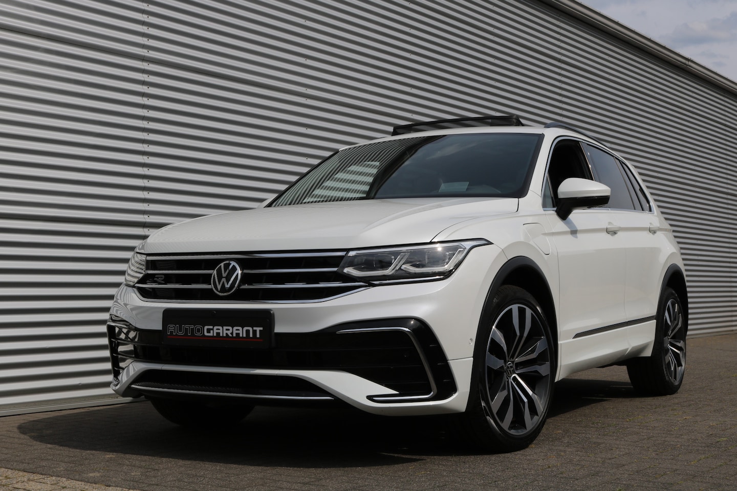 Volkswagen Tiguan - 1.4 TSI eHybrid R-Line 245PK Aut (Panodak Sportleder/Memory VirtualCockpit HeadUp Keyless - AutoWereld.nl