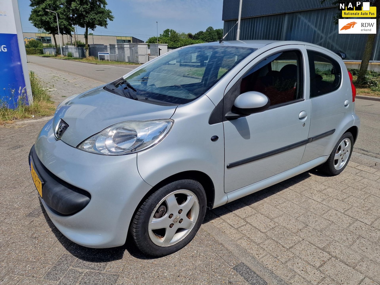 Peugeot 107 - 1.0-12V XS Urban Move 1.0-12V XS Urban Move - AutoWereld.nl