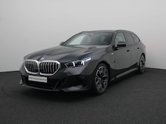 BMW 5-serie Touring - 530e M Sportpakket | Travel Pack | Comfort Access | Extra Getint Glas Achter | Trekhaak |
