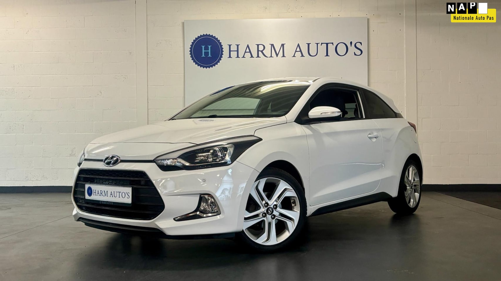 Hyundai i20 - 1.4i Premium 101pk Clima/PDC/Cruise/LED - AutoWereld.nl