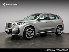 BMW iX1 - eDrive20 67 kWh M-Sport | Panoramadak | Comfort Access | Camera | 19" | Sportstoelen |