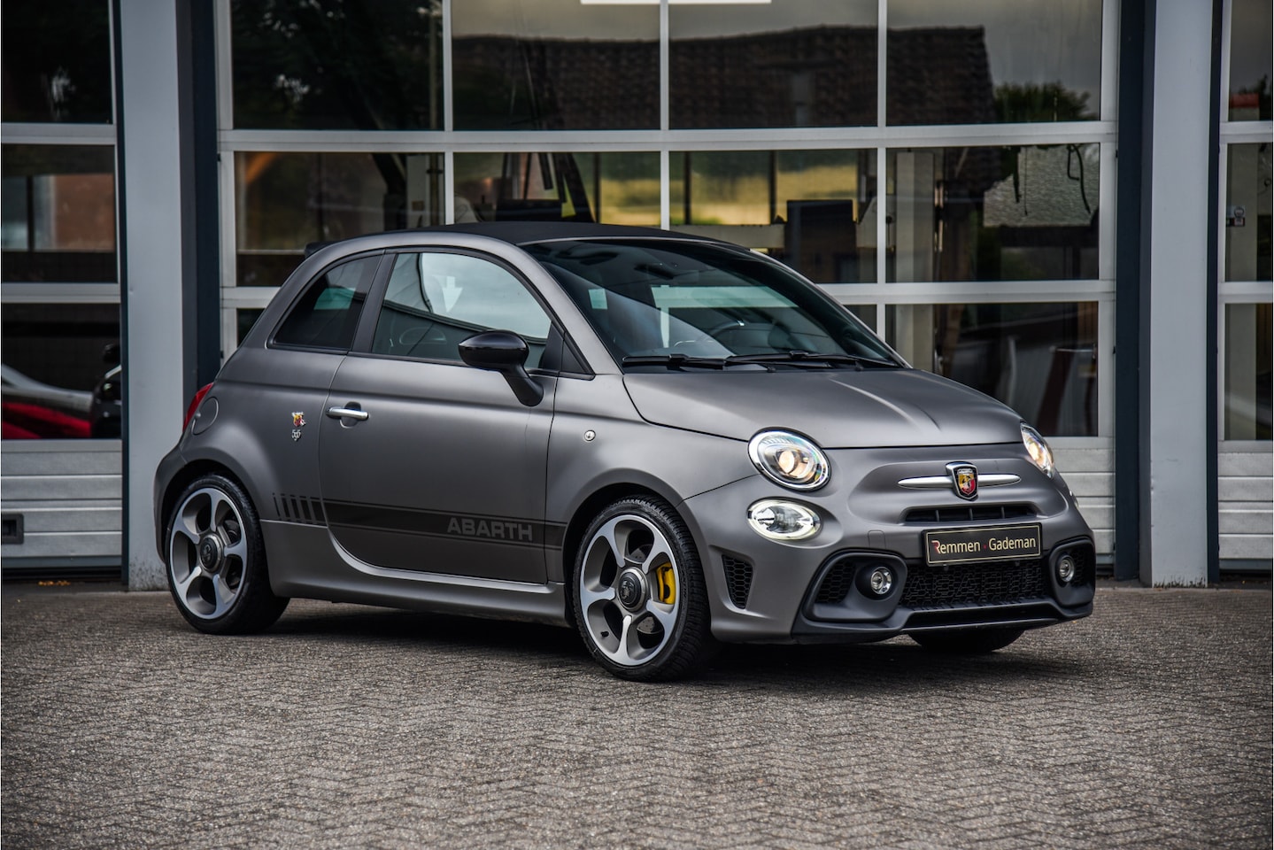 Fiat 500 C - 1.4 T-Jet Abarth Turismo 70th Anniversary 1.4 T-Jet Abarth Turismo 70th Anniversary - AutoWereld.nl