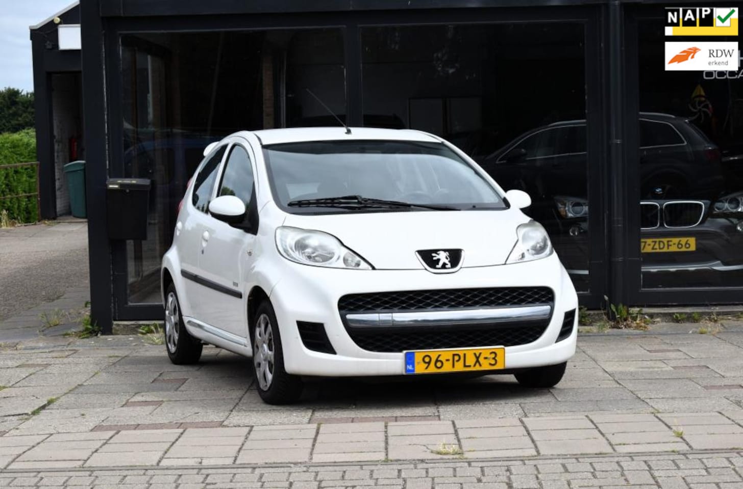 Peugeot 107 - 1.0-12V Millesim 200 CARPLAY - AutoWereld.nl