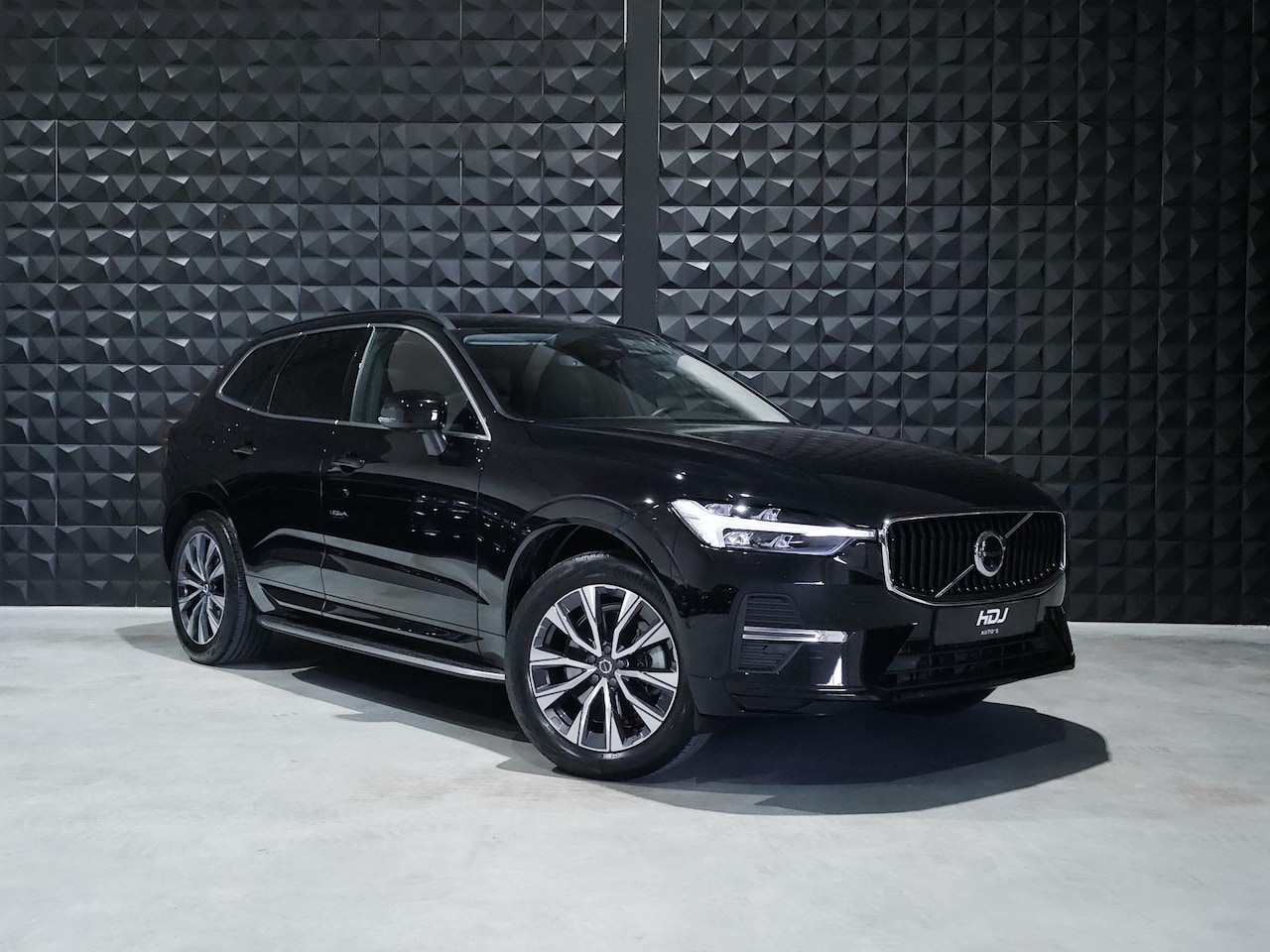 Volvo XC60 - 2.0 B5 Momentum Business | Topv. | Trekh, | Memo l+r | ACC | Park. Ass. | Standkachel | Pr - AutoWereld.nl
