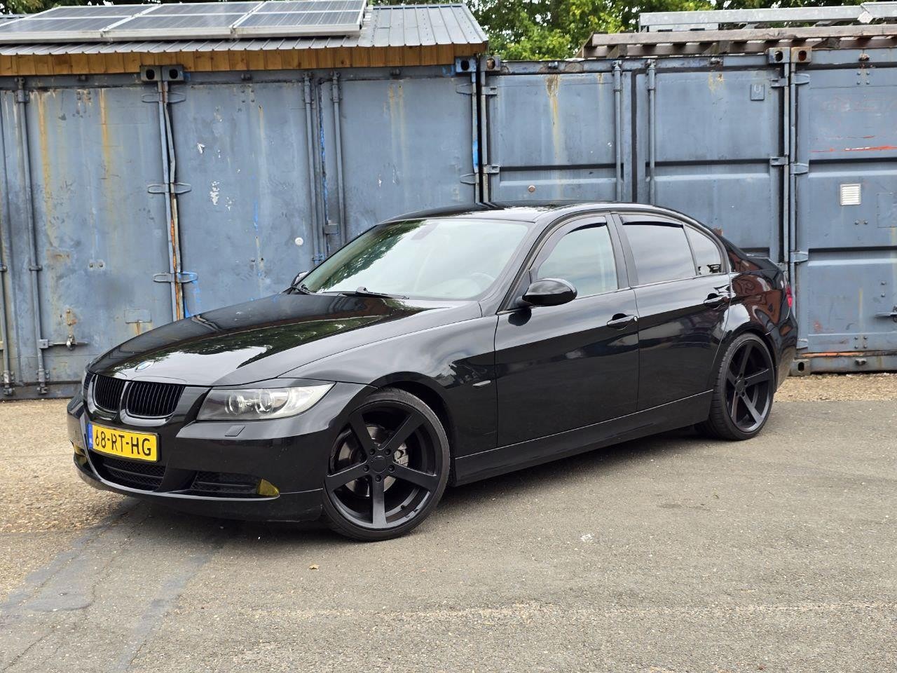 BMW 3-serie - 320i Dynamic Executive | 19Inch Breedset | 6 bak | Black on Black - AutoWereld.nl