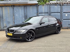 BMW 3-serie - 320i Dynamic Executive | 19Inch Breedset | 6 bak | Black on Black