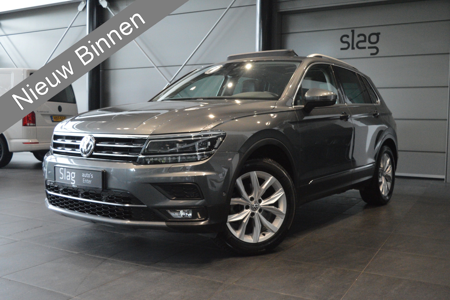 Volkswagen Tiguan - 1.4 TSI ACT Highline navi pano leer camera trekhaak 150 pk !! - AutoWereld.nl
