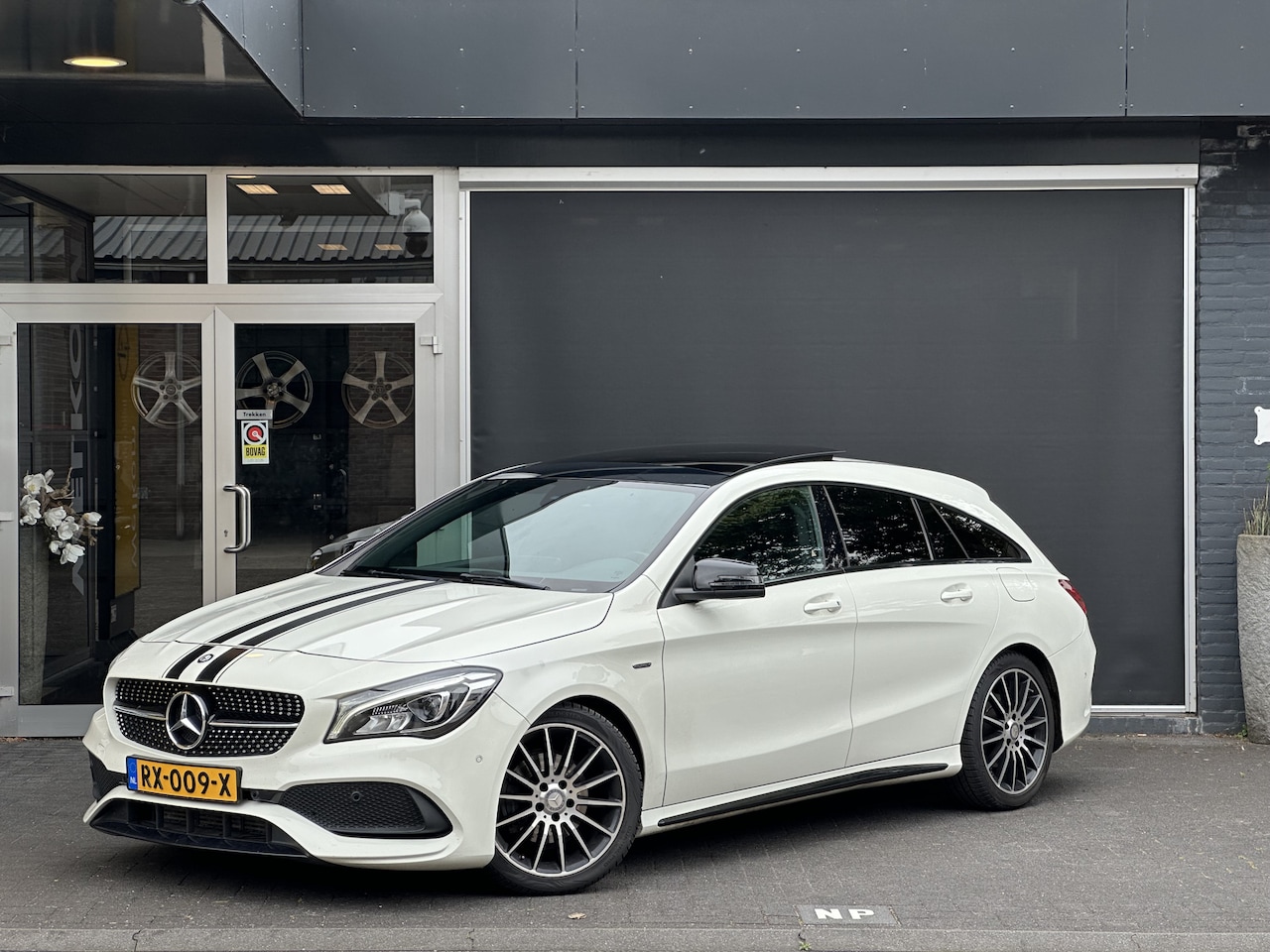 Mercedes-Benz CLA-klasse Shooting Brake - 200 Prestige AMG-LINE / PANO / STOELVERWARMING / DEFA ALARM - AutoWereld.nl