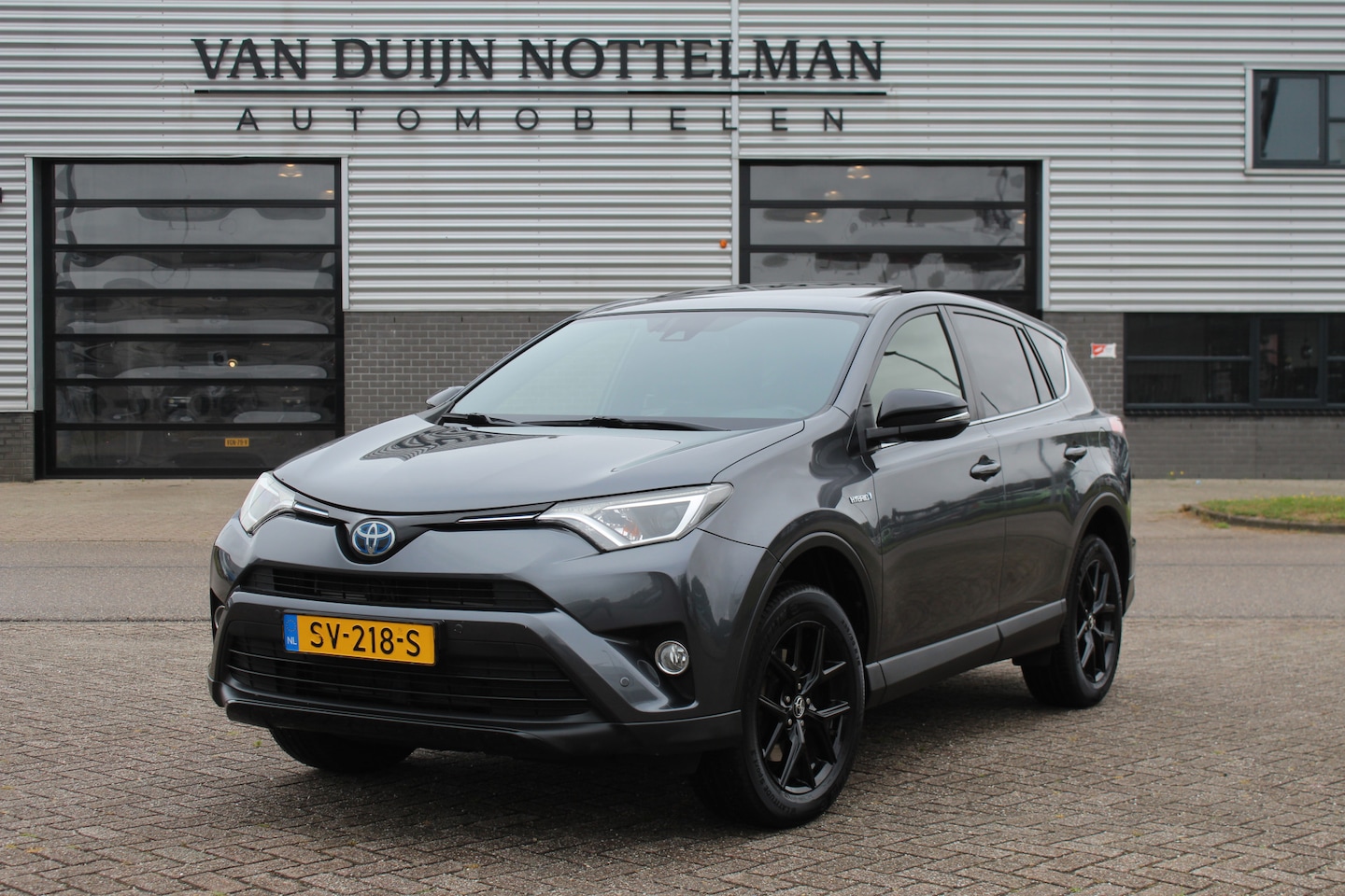 Toyota RAV4 - 2.5 Hybrid Black Edition / Schuifdak / Camera / N.A.P. - AutoWereld.nl