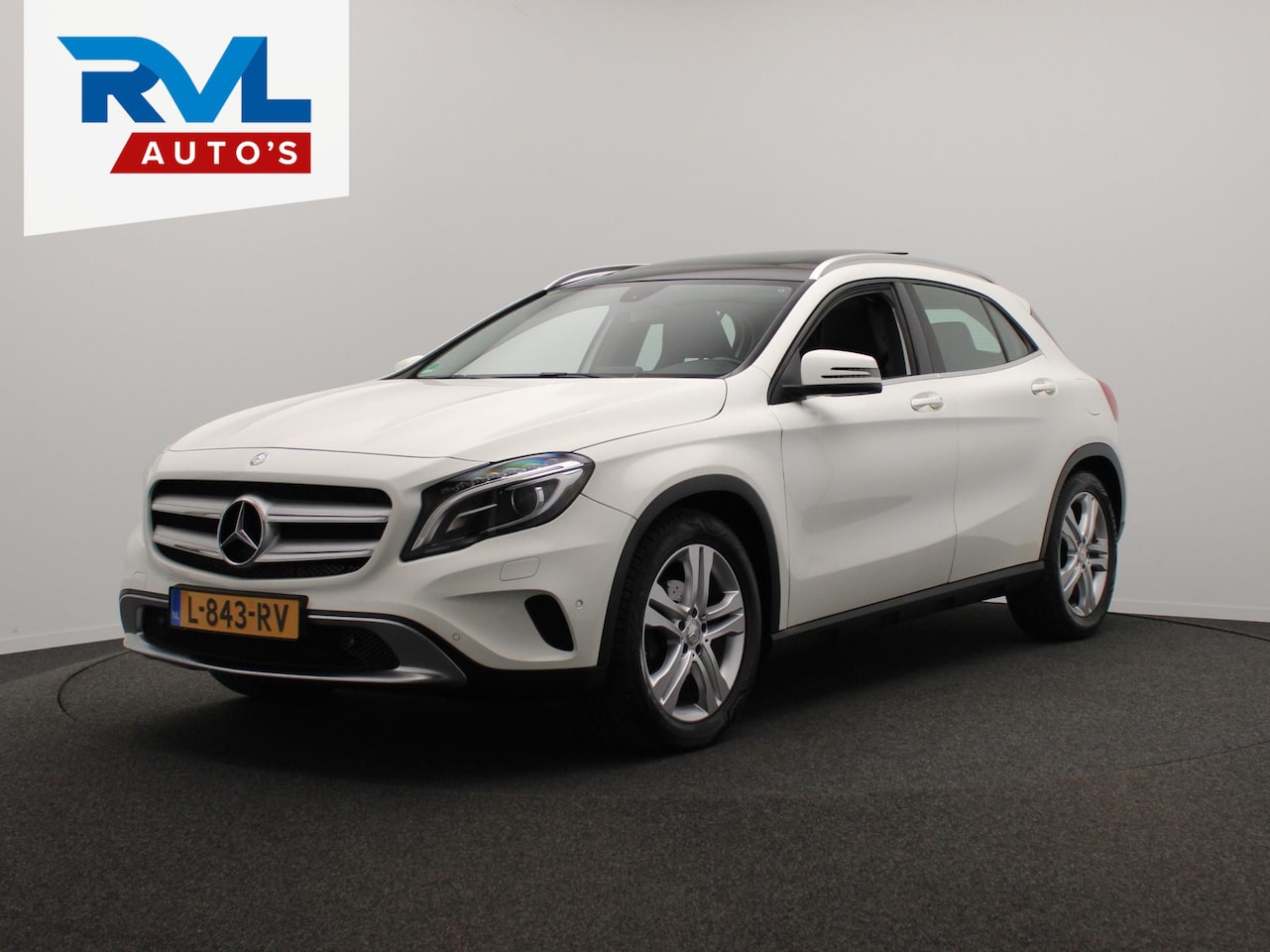 Mercedes-Benz GLA-Klasse - 180 Prestige Pano/dak Navigatie Stoelverwarming - AutoWereld.nl