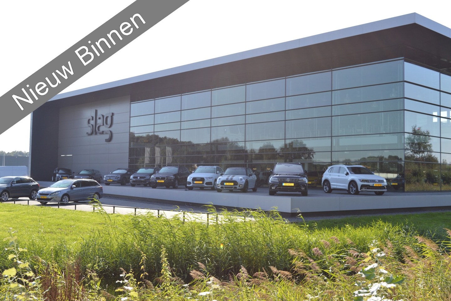 BMW X1 - sDrive20i High Executive leer pano head up trekhaak 192 pk !! - AutoWereld.nl