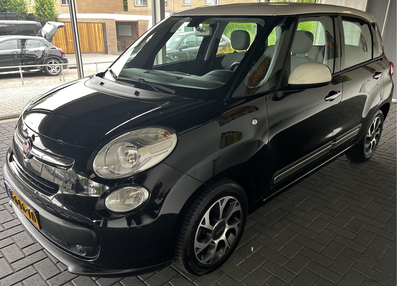 Fiat 500 L - 1.4-16V Lounge hoge instap / cruise control / airco / trekhaak / gezinsauto / sportief - AutoWereld.nl