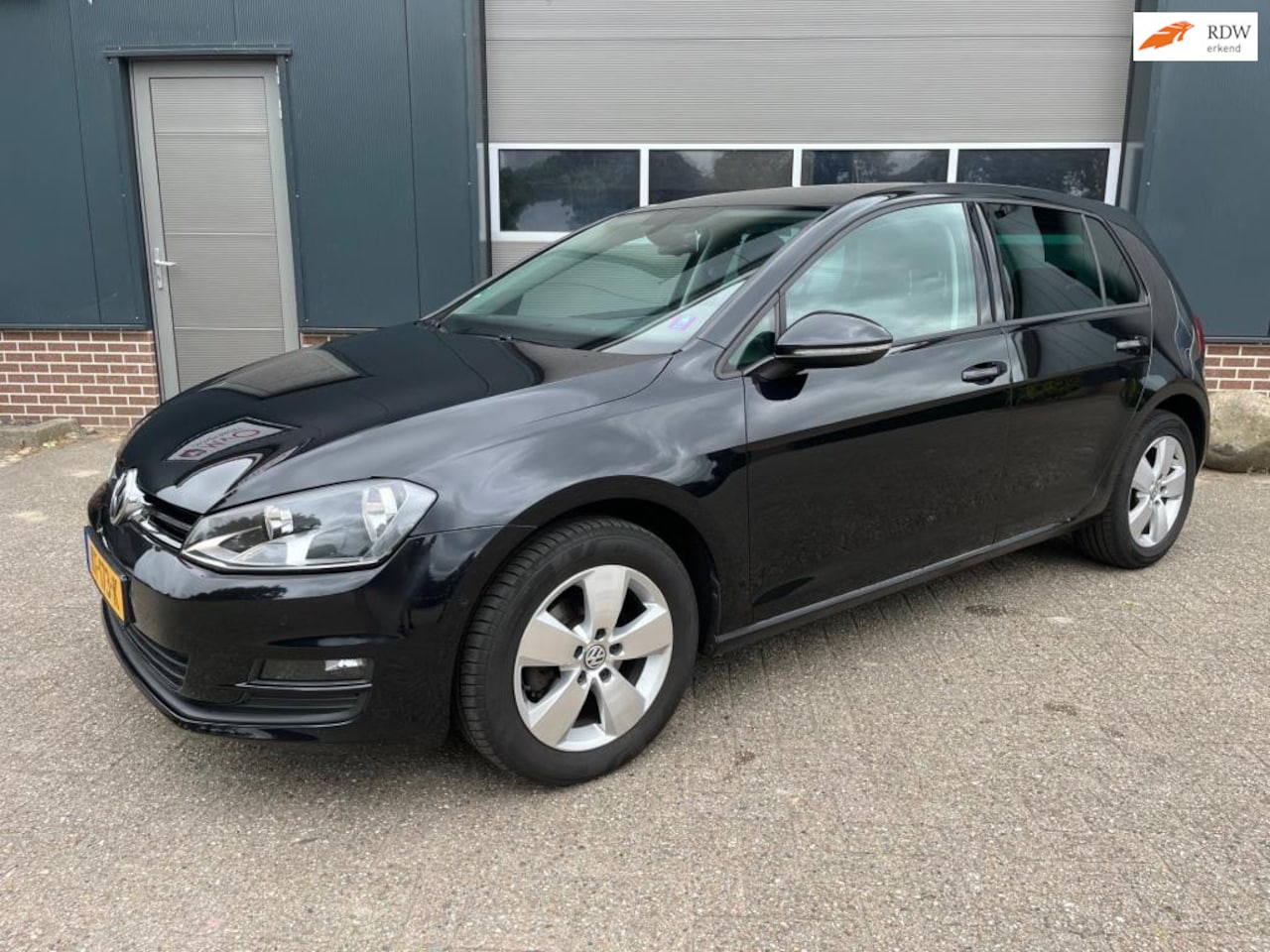 Volkswagen Golf - 1.2 TSI Connected Series-Navigatie-LM-PDC-Cruise! - AutoWereld.nl