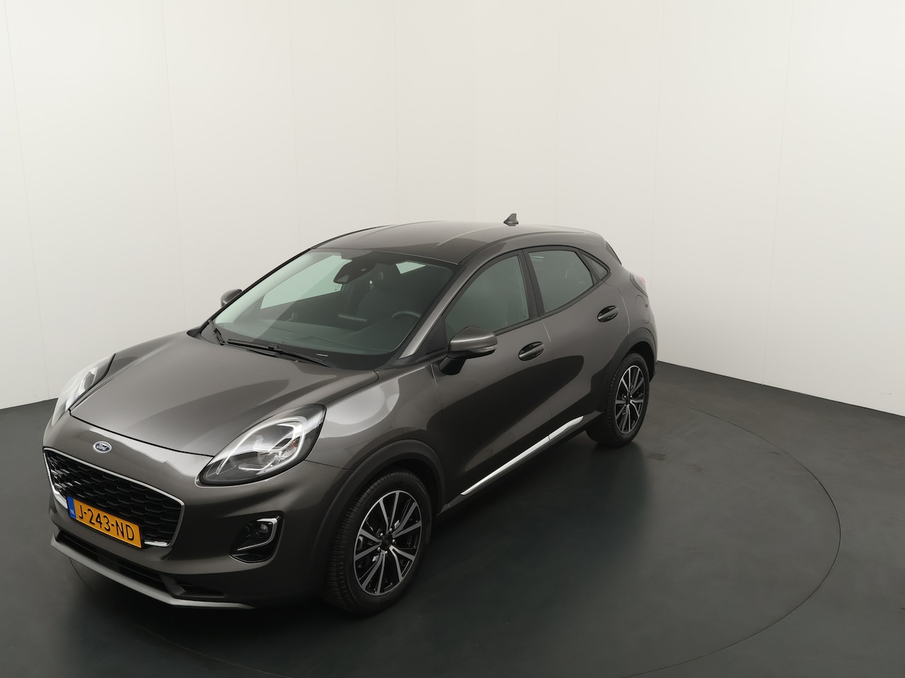 Ford Puma - EcoBoost Hybrid 125 pk Titanium | Navi | LED | B&O | 17" | 4 seiz banden | 1e eig. | 100% - AutoWereld.nl