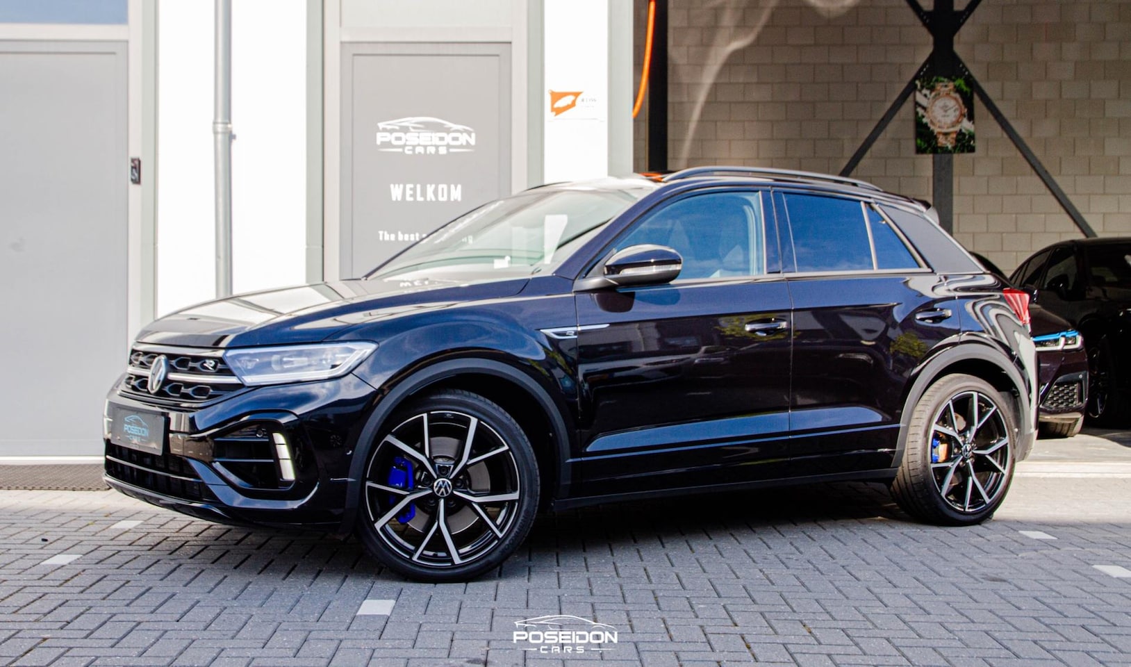 Volkswagen T-Roc - 2.0 TSI 4Motion R AKRAPOVIC | PANO | A.CAMERA | IQ LIGHT - AutoWereld.nl