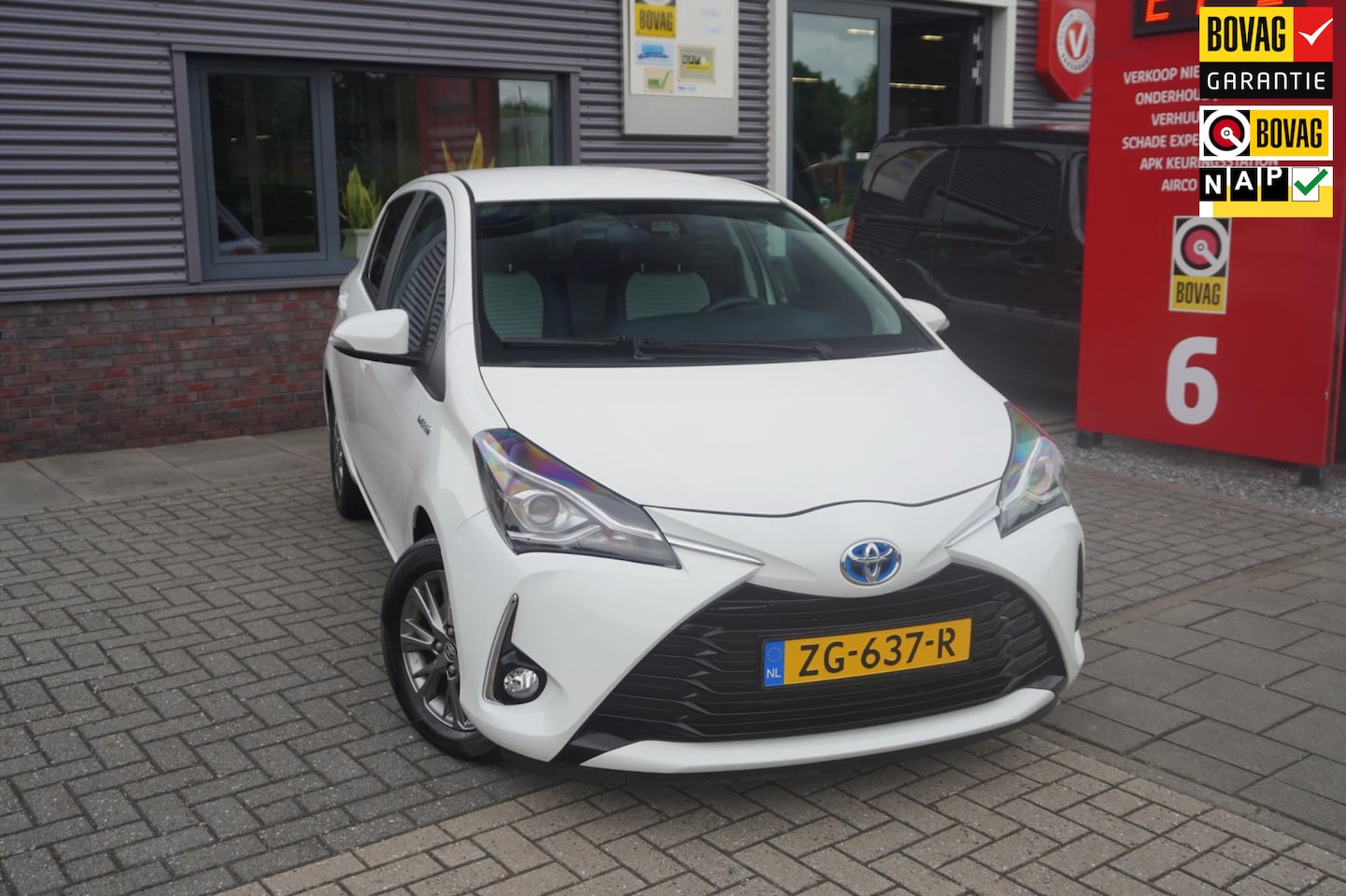 Toyota Yaris - 1.5 Hybrid Dynamic / Dealer onderhouden / Cruise - AutoWereld.nl