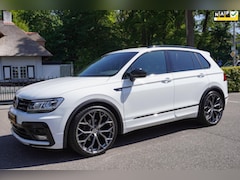 Volkswagen Tiguan - 1.5 TSI ACT Highline Business R-line virtual cockpit full led 23 inch origineel Nederlands