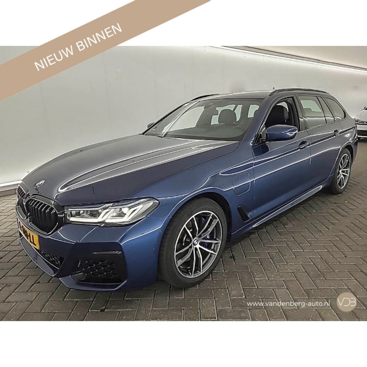 BMW 5-serie Touring - 520e 272pk M-Sport Origineel NL Leer LED - AutoWereld.nl