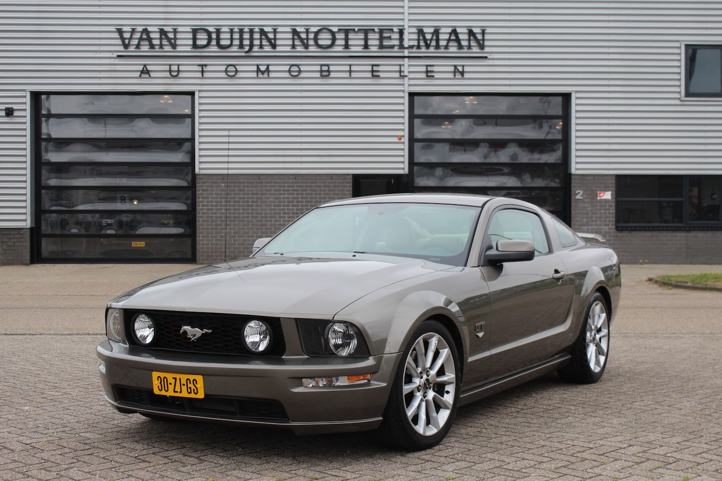 Ford Mustang - USA 4.6 V8 GT / Leer / Navigatie / Automaat - AutoWereld.nl