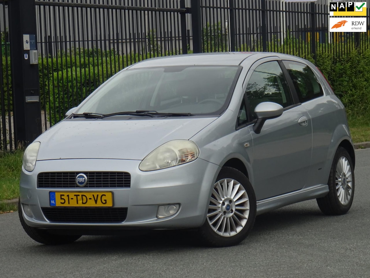 Fiat Grande Punto - 1.4-16V Sportsound Plus NAP/AIRCO/NW APK - AutoWereld.nl
