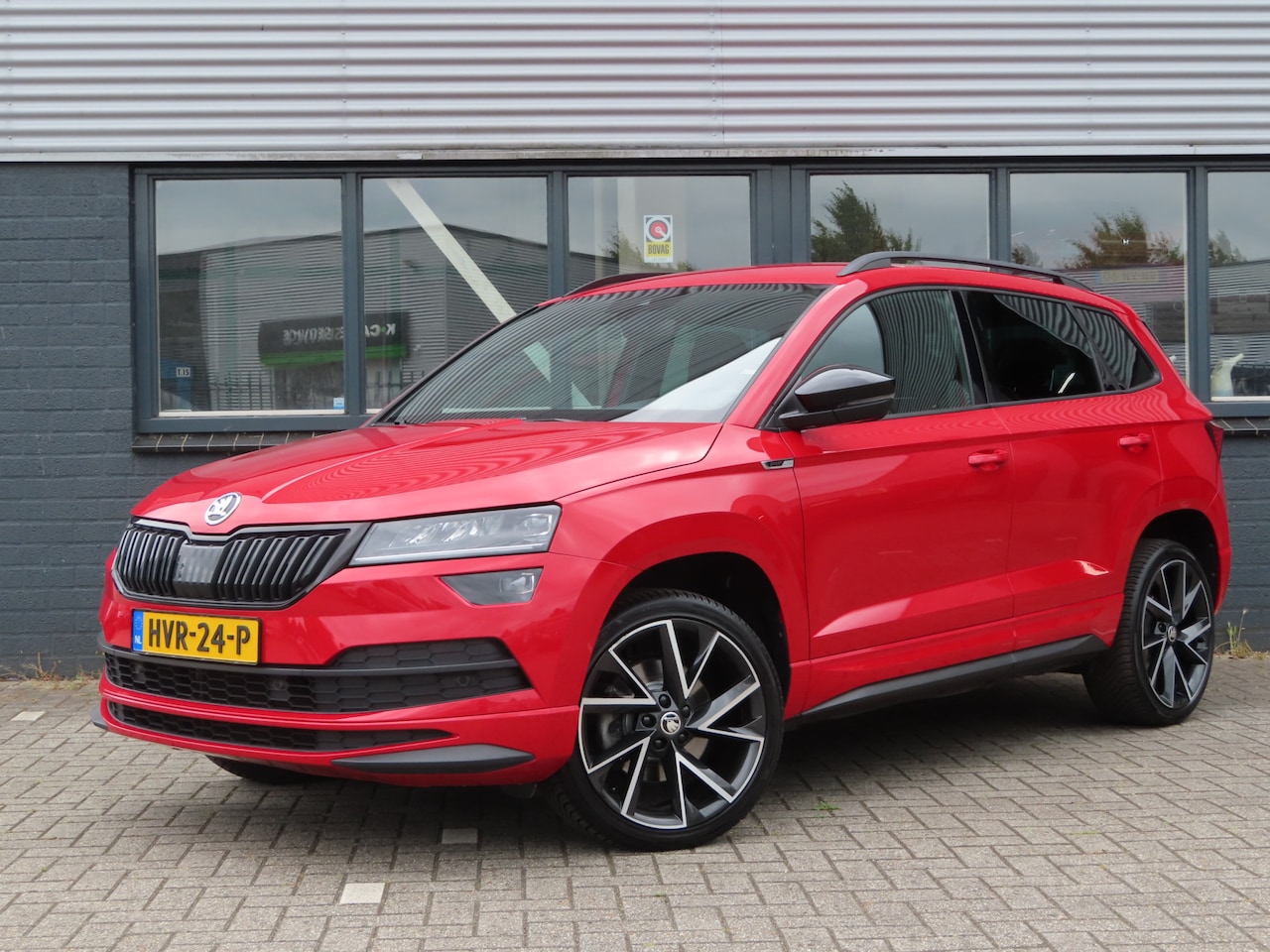 Skoda Karoq - 1.5 TSI ACT Sportline Business DSG | trekhaak | canton soundsystem | adaptive cruise | ele - AutoWereld.nl