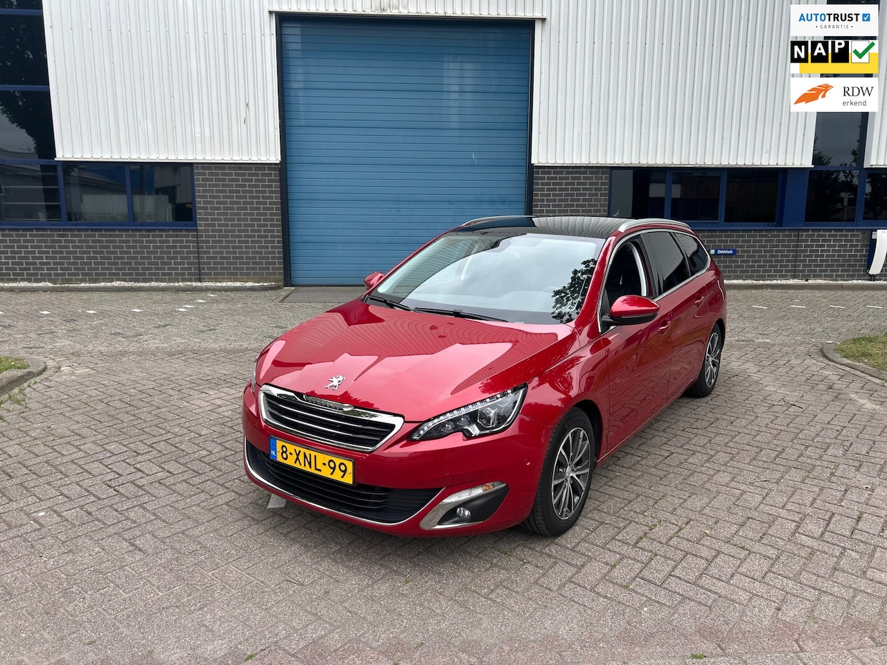 Peugeot 308 SW - 1.2 e-THP * Panoramadak * Stoelverwarming * Navigatie * - AutoWereld.nl