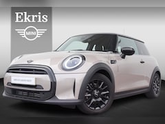 MINI Cooper - 1.5 Camden Edition Leder/ Navigatie/Extra getint glas/ Climate Control/ Parkeersensoren/ L