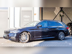 BMW 5-serie Touring - 530i M-Pakket | Panoramadak | Memory | Head-Up | A.Camera | Sfeerverlichting | Adaptive LE