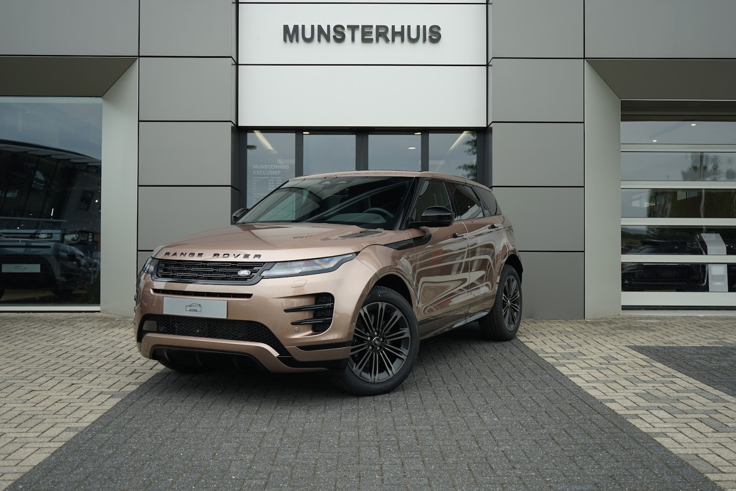Land Rover Range Rover Evoque - P270e PHEV AWD Dynamic SE | Voorstoelen / Achterbank verwarmd | Schuif/Kantel dak | - AutoWereld.nl