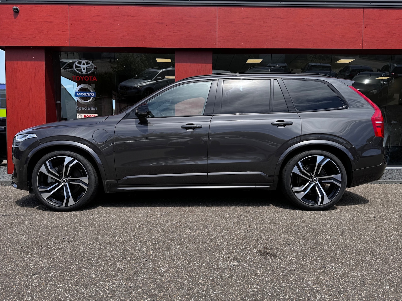 Volvo XC90 - 2.0 T8 Plug-in hybrid AWD Ultimate Dark | Luchtvering | Bowers & Wilkins Audio | Trekhaak - AutoWereld.nl