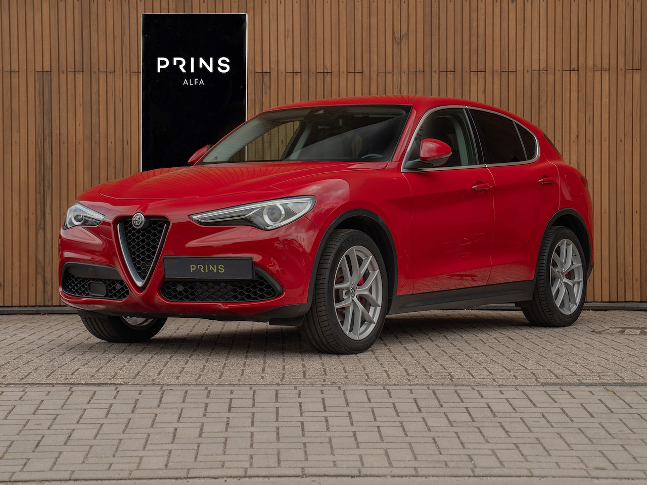 Alfa Romeo Stelvio - 2.0T 280pk AWD First Edition | Stoelverwarming | Grote Navi | NL-auto - AutoWereld.nl