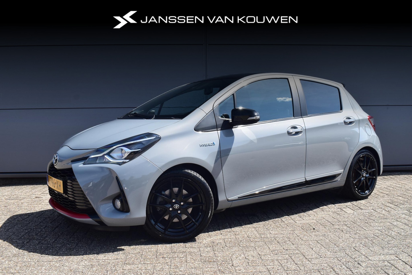 Toyota Yaris - 1.5 Hybrid Dynamic Camera  Lane Assist Keyless start Grootlicht assistent - AutoWereld.nl