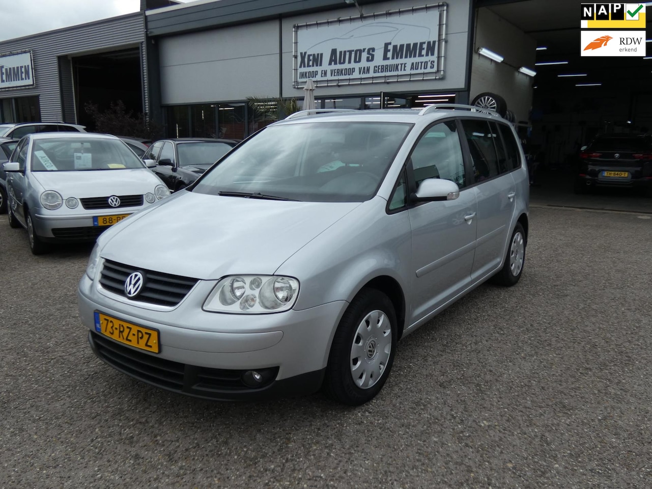 Volkswagen Touran - 1.6-16V FSI Highline|Automaat|Nw.APK|Dealer onderh|Nette auto!! - AutoWereld.nl