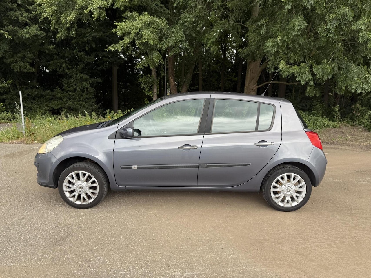 Renault Clio - 1.2-16V 2009 5-deurs APPLE CARPLAY AIRCO NETJES - AutoWereld.nl