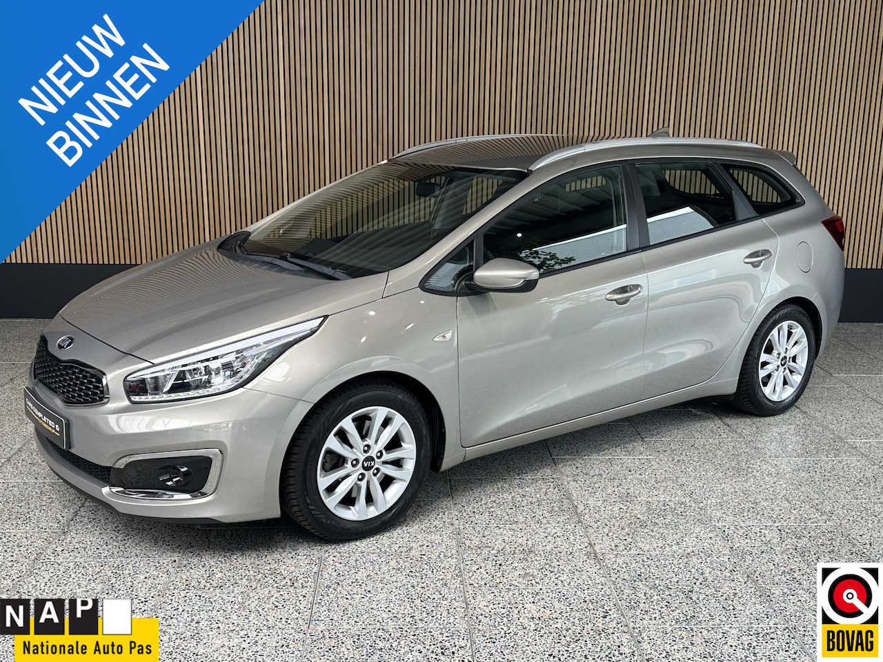 Kia Cee'd Sportswagon - 1.6 GDI ComfortPlusLine Navi | Camera | Trekhaak - AutoWereld.nl
