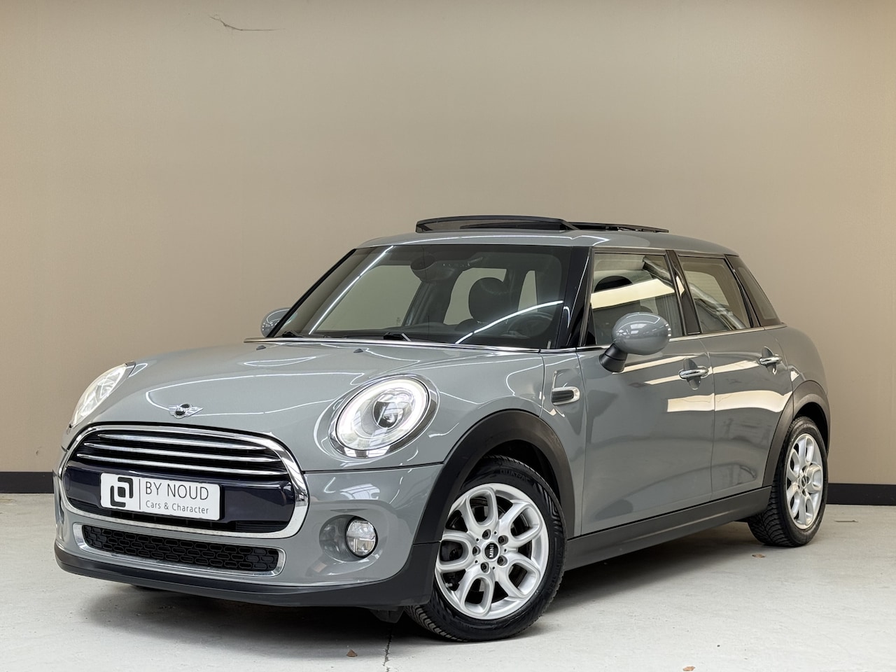 MINI Cooper - Mini 1.5 135Pk, 2016, 1ste eigenaar, Panoramadak, Leder interieur, Cruise control, Stoelve - AutoWereld.nl