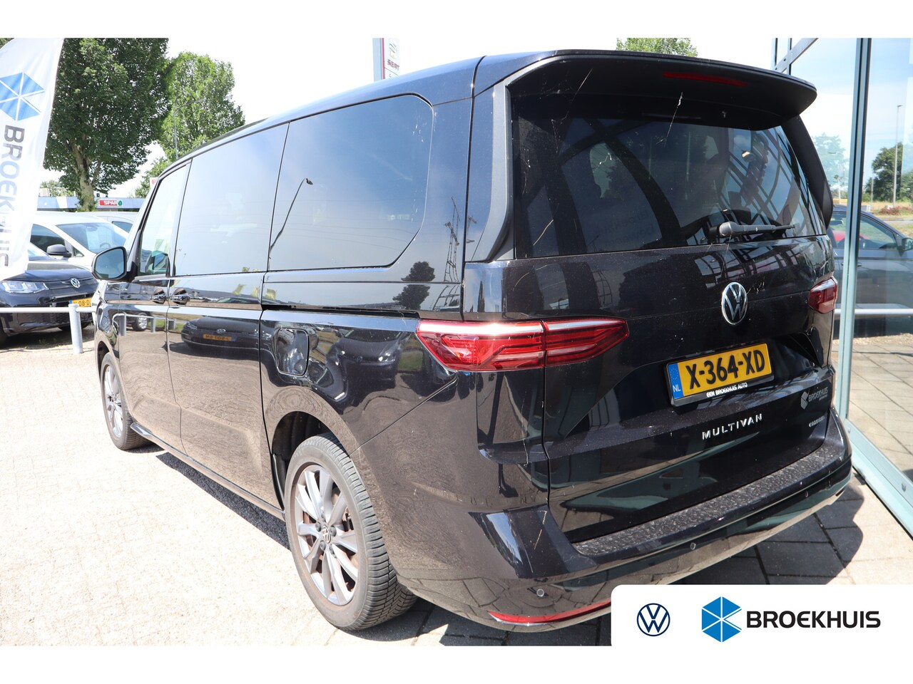 Volkswagen Multivan - 1.4 eHybrid L2H1 Life | Cruise control | Keyless start | Parkeersensor achter - AutoWereld.nl