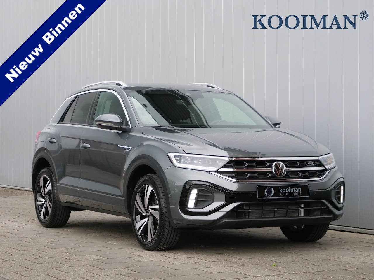 Volkswagen T-Roc - 1.5 TSI 150pk R-Line Edition Automaat Apple Carplay / 18 inch / IQ Light / Stoelverwarming - AutoWereld.nl