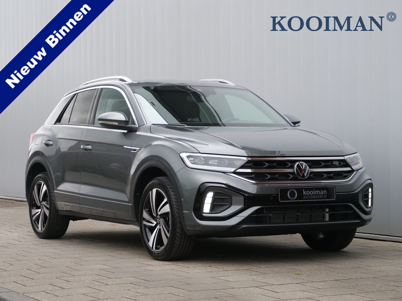 Volkswagen T-Roc - 1.5 TSI 150pk R-Line Edition Automaat Apple Carplay / 18 inch / IQ Light / Stoelverwarming - AutoWereld.nl