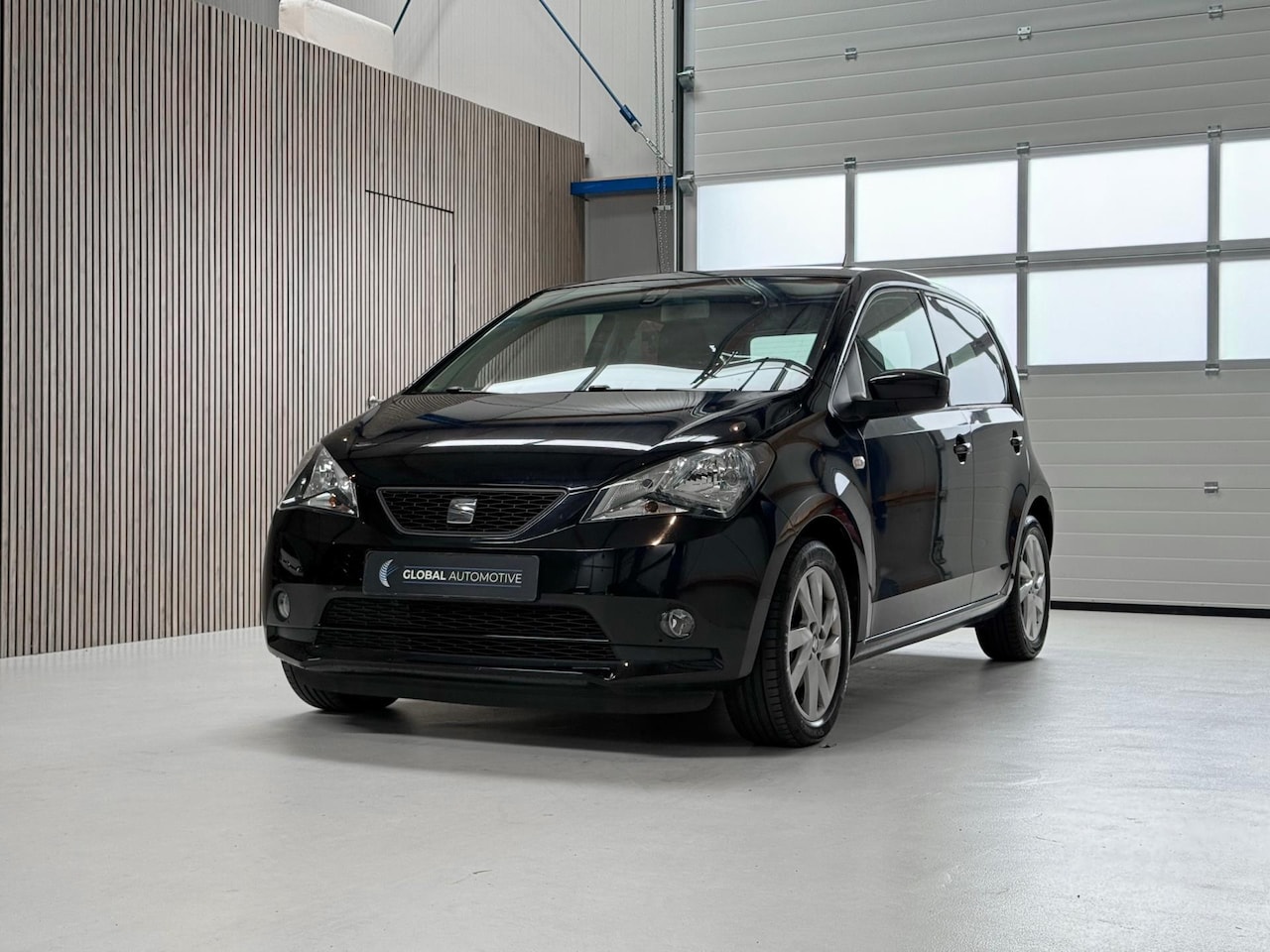 SEAT Mii - 1.0 Style Sport - NL AUTO - AUTOMAAT - AIRCO - LICHTMETALEN VELGEN - NAVIGATIE - AutoWereld.nl