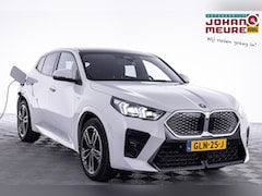 BMW iX2 - eDrive20 67 kWh M-Sport | PANORAMADAK | harman/kardon ✅ 1e Eigenaar