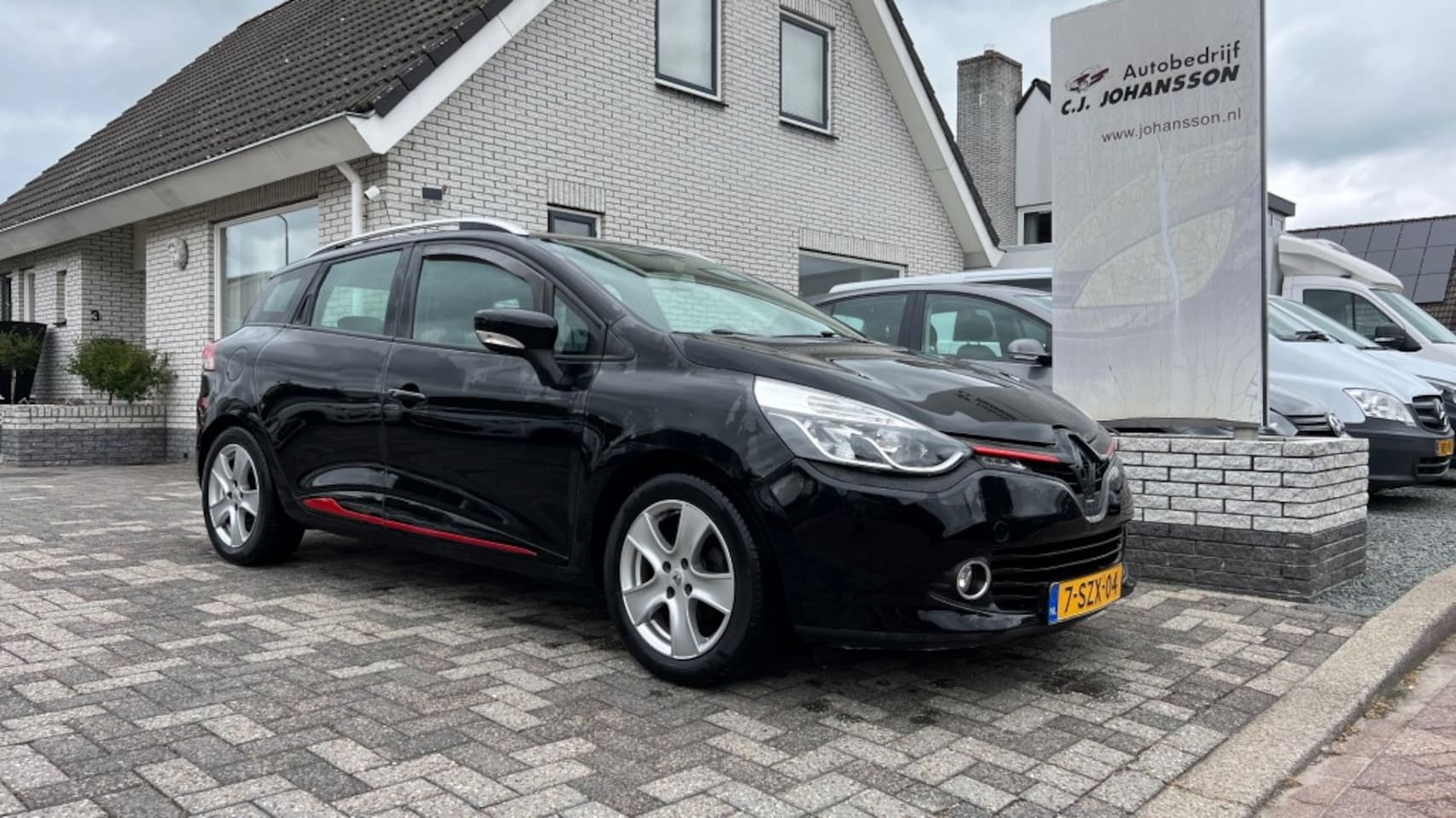 Renault Clio - 0.9 Tce Expression linkerzijde schade!!!! - AutoWereld.nl