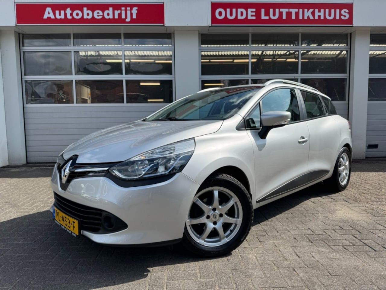 Renault Clio - 1.5 dCi ECO Expression Navi Cruise Parkeersensoren Airco - AutoWereld.nl