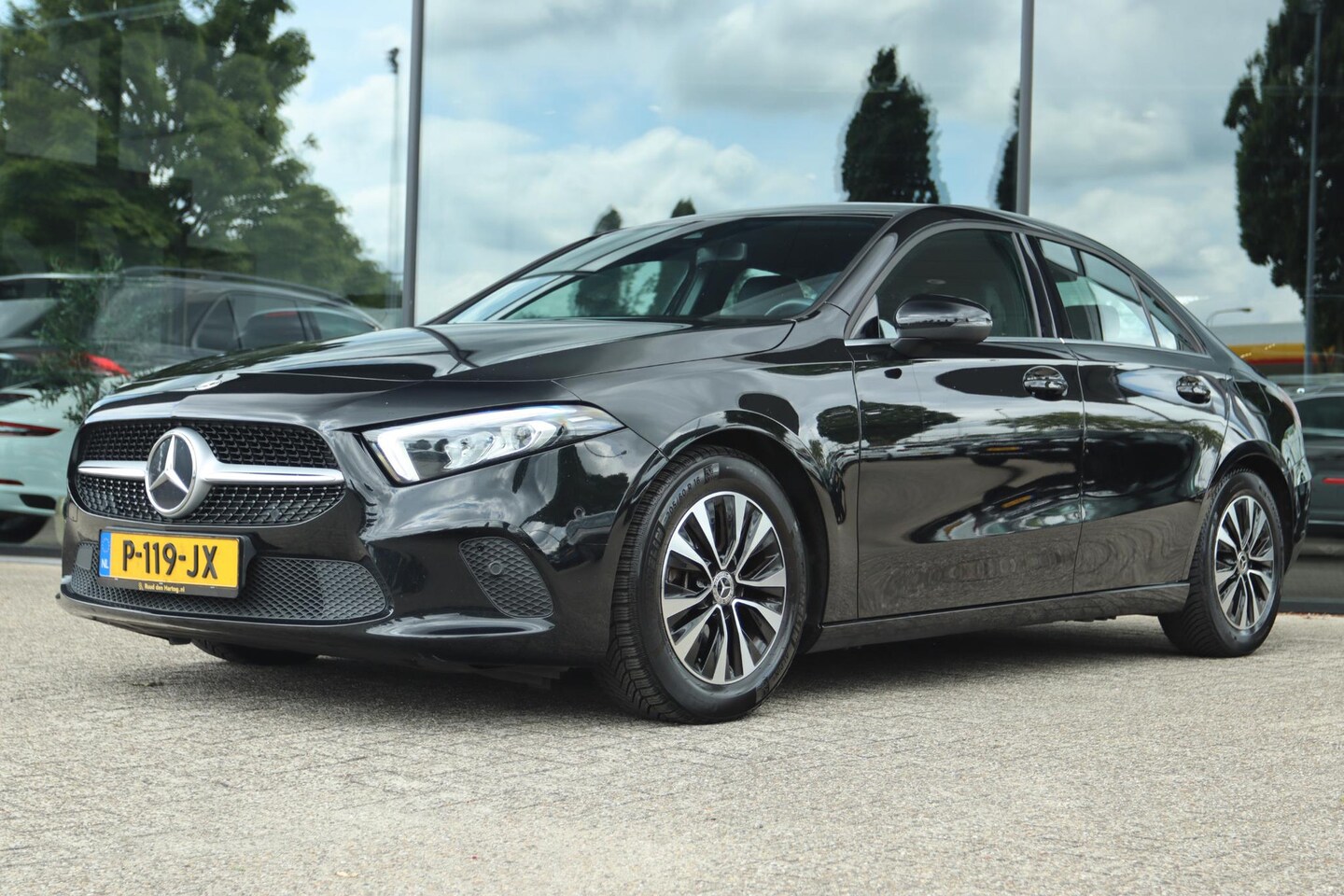 Mercedes-Benz A-klasse - 180 BUSINESS SOLUTION AUT. | ORIG. NL | WIDESCREEN | TREKHAAK | CARPLAY | CAMERA | LED | S - AutoWereld.nl