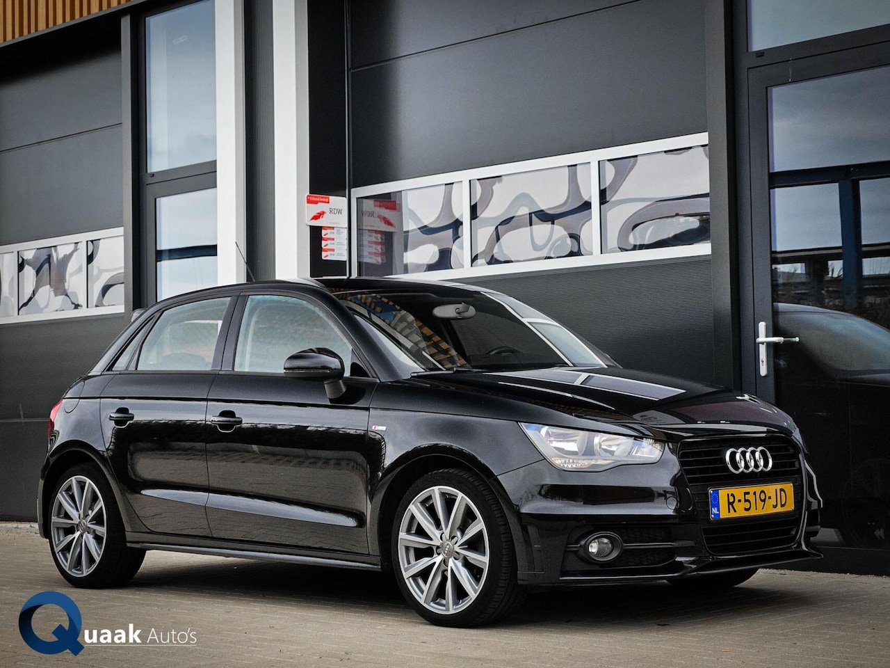 Audi A1 Sportback - 1.6 TDI S-Line 5-Deurs | NAVI | CRUISE | BT-AUDIO | 17" VELGEN - AutoWereld.nl