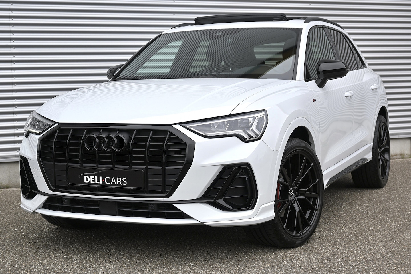 Audi Q3 - 35 TFSI S-Line edition Trekhaak | Apple-carplay | Virtual | Pano - AutoWereld.nl