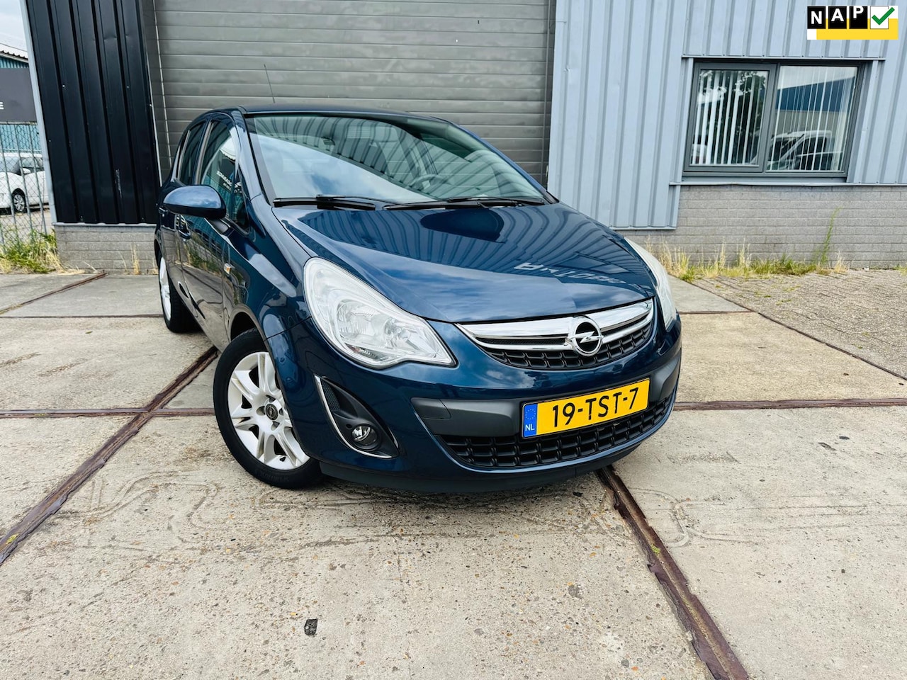 Opel Corsa - 1.4-16V Edition Airco+Carplay+Camera+Cruis - AutoWereld.nl