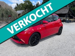 Toyota Aygo - 1.0 VVT-i x-play Camera, LED, Dealer onderhouden