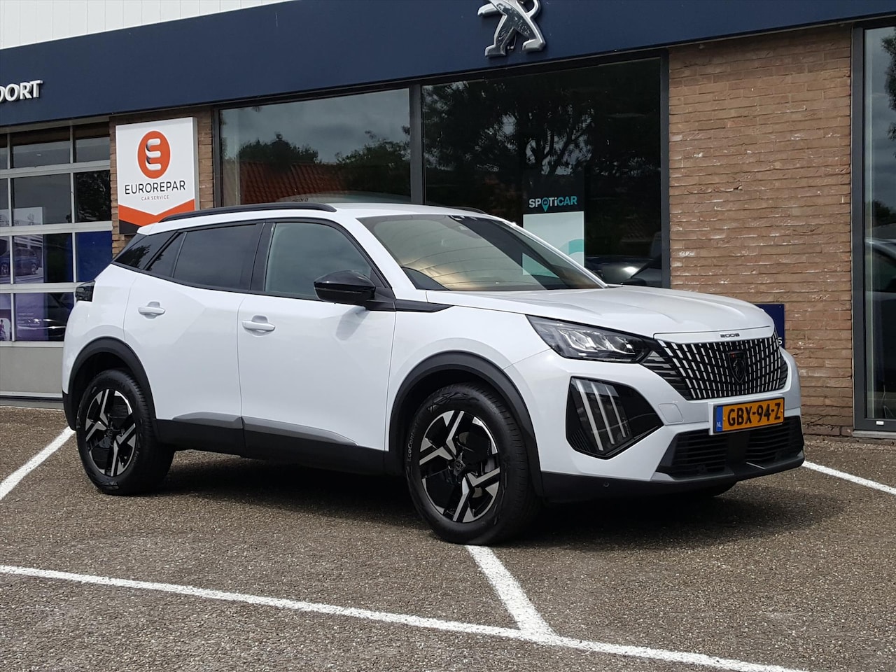 Peugeot 2008 - ALLURE 1.2 Puretech 100pk Navigatie | Achteruitrijcamera | Apple Carplay & Android Auto | - AutoWereld.nl