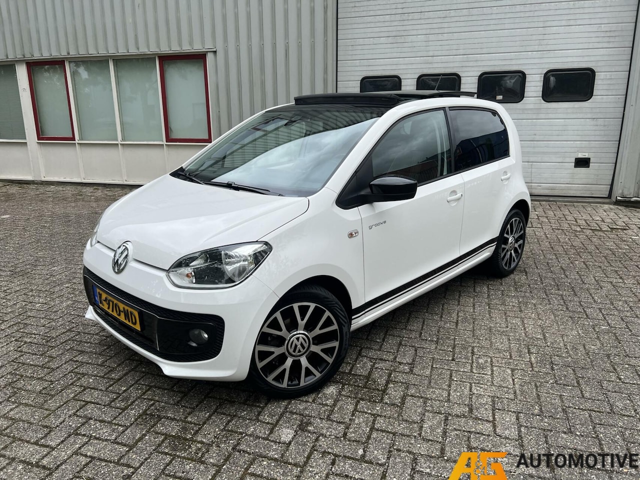 Volkswagen Up! - 1.0 groove up! 75pk | BOMVOL! | - AutoWereld.nl